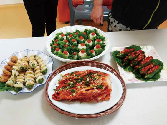 방화마을 주민들이 마을을 방문하는 관광객을 위해 개발한 꽃밥