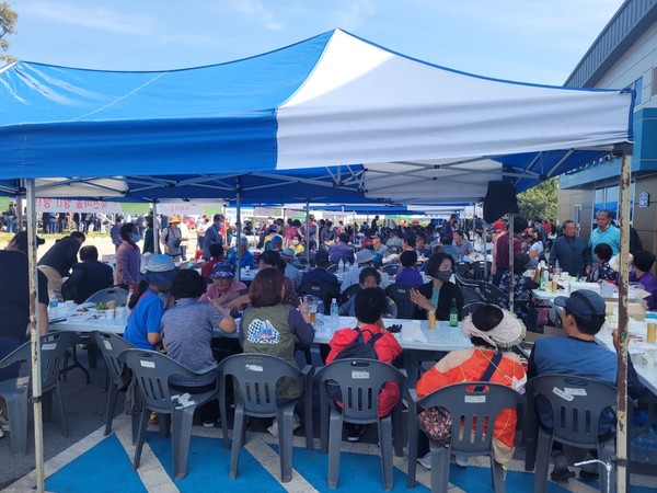 풍산면민의 날 행사가 지난 1일 풍산면행정복지센터 앞 광장에서 열렸다.